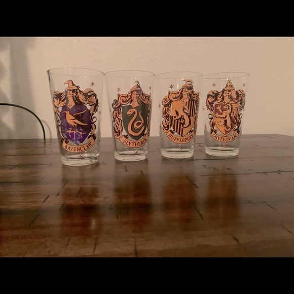 red, yellow, green, blue, warner bros - Picture 1 of 1